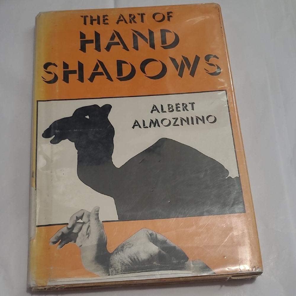 3/$5 Or 6/$10❤️The Art of Hand Shadows Book By Albert Almoznino